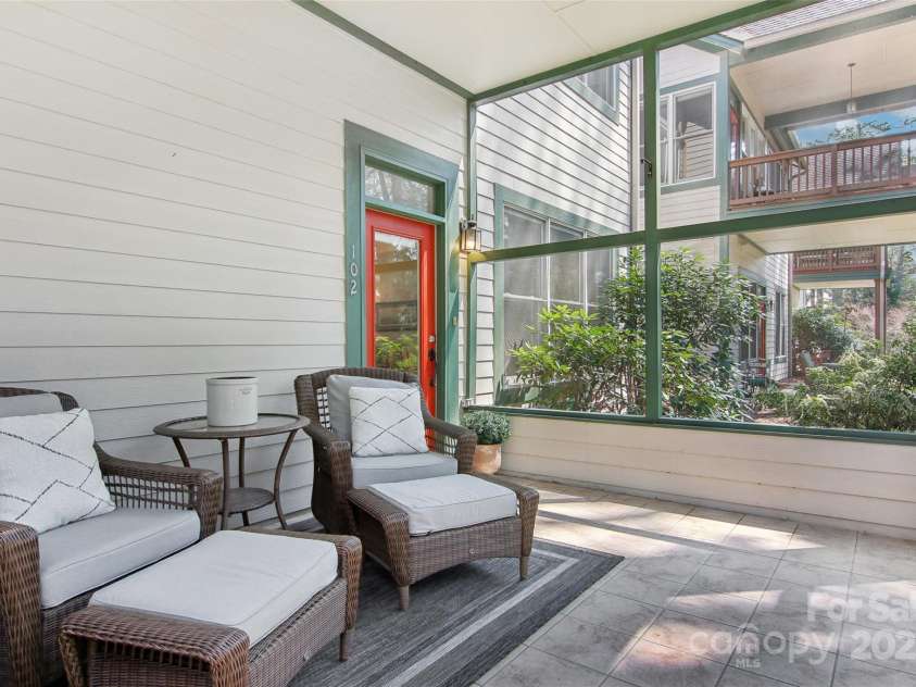 47 Ridgetop Circle, Brevard, NC 28712.  MLS# CAR4231217, YatesRealty ID 11578. 