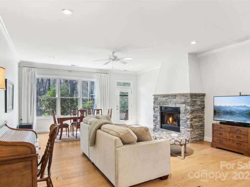 47 Ridgetop Circle, Brevard, NC 28712.  MLS# CAR4231217, YatesRealty ID 11578. 