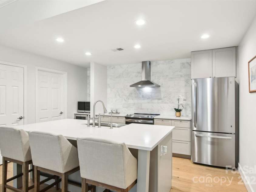 47 Ridgetop Circle, Brevard, NC 28712.  MLS# CAR4231217, YatesRealty ID 11578. 