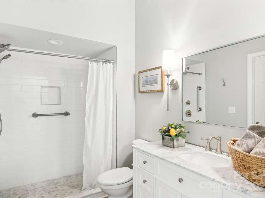 47 Ridgetop Circle, Brevard, NC 28712.  MLS# CAR4231217, YatesRealty ID 11578. 