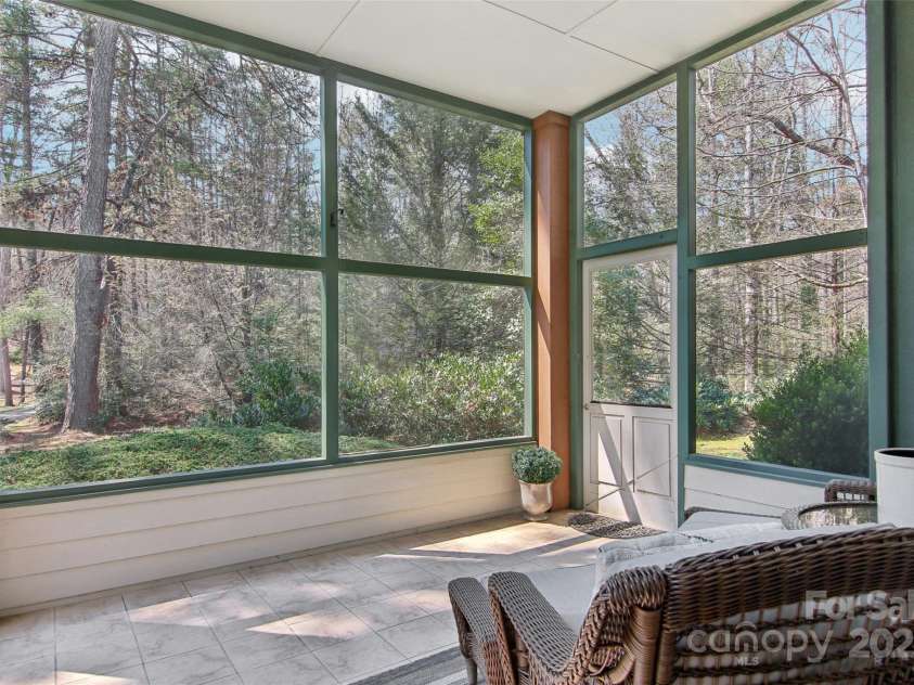 47 Ridgetop Circle, Brevard, NC 28712.  MLS# CAR4231217, YatesRealty ID 11578. 