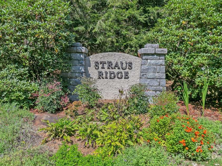 47 Ridgetop Circle, Brevard, NC 28712.  MLS# CAR4231217, YatesRealty ID 11578. 