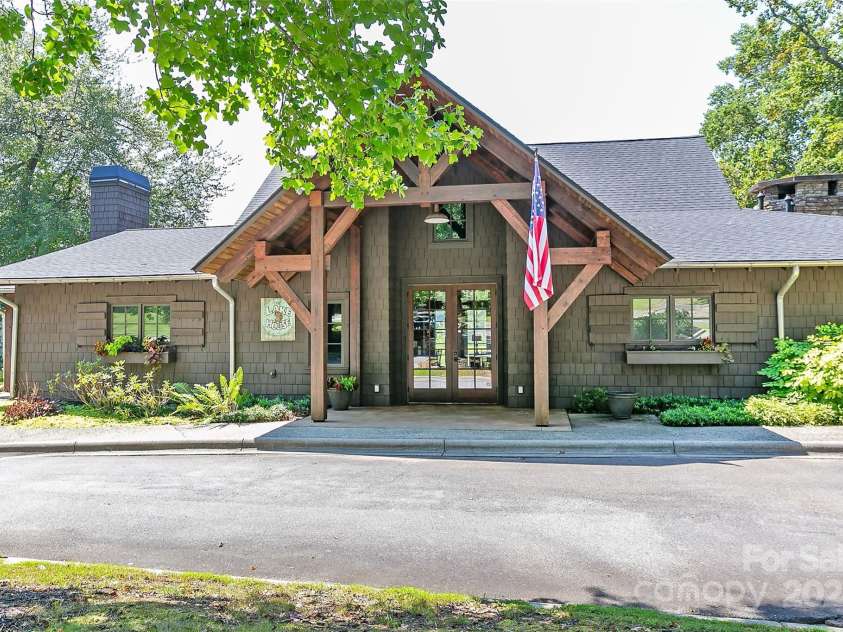 47 Ridgetop Circle, Brevard, NC 28712.  MLS# CAR4231217, YatesRealty ID 11578. Community Lakehouse