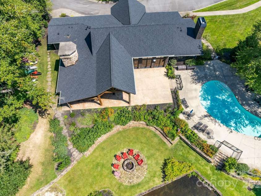 47 Ridgetop Circle, Brevard, NC 28712.  MLS# CAR4231217, YatesRealty ID 11578. Community Lakehouse and Pool