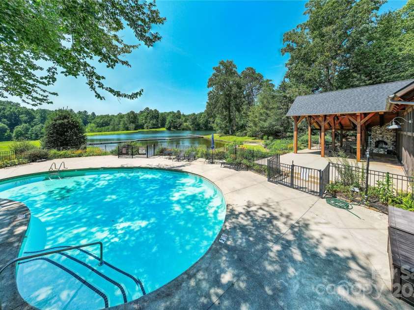 47 Ridgetop Circle, Brevard, NC 28712.  MLS# CAR4231217, YatesRealty ID 11578. Community Pool