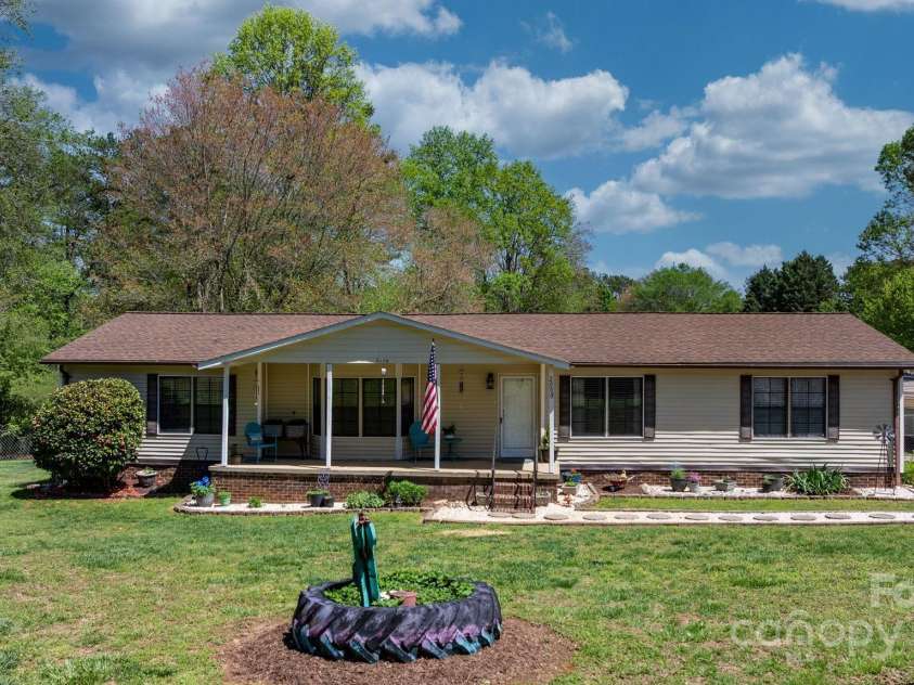 2003 Cape Hickory Cutoff Road, Hickory, NC 28601.  MLS# CAR4247539, YatesRealty ID 11579. 