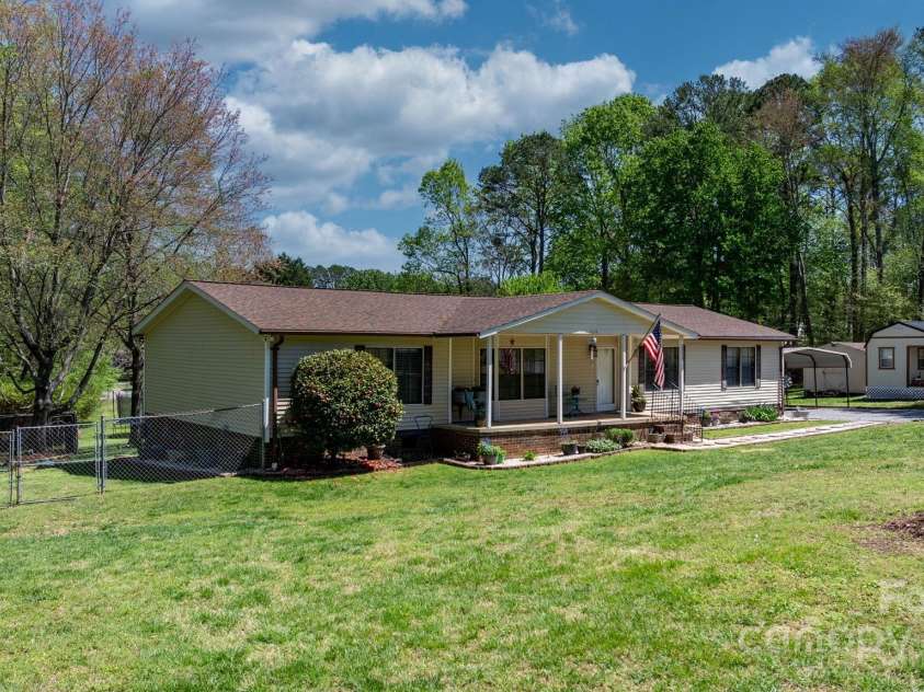 2003 Cape Hickory Cutoff Road, Hickory, NC 28601.  MLS# CAR4247539, YatesRealty ID 11579. 