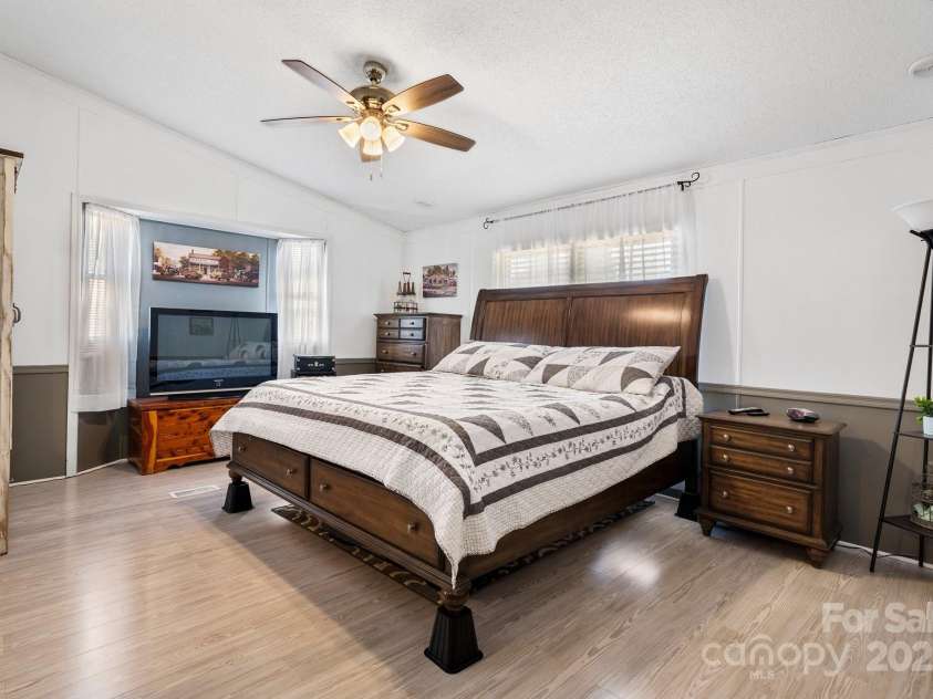 2003 Cape Hickory Cutoff Road, Hickory, NC 28601.  MLS# CAR4247539, YatesRealty ID 11579. 