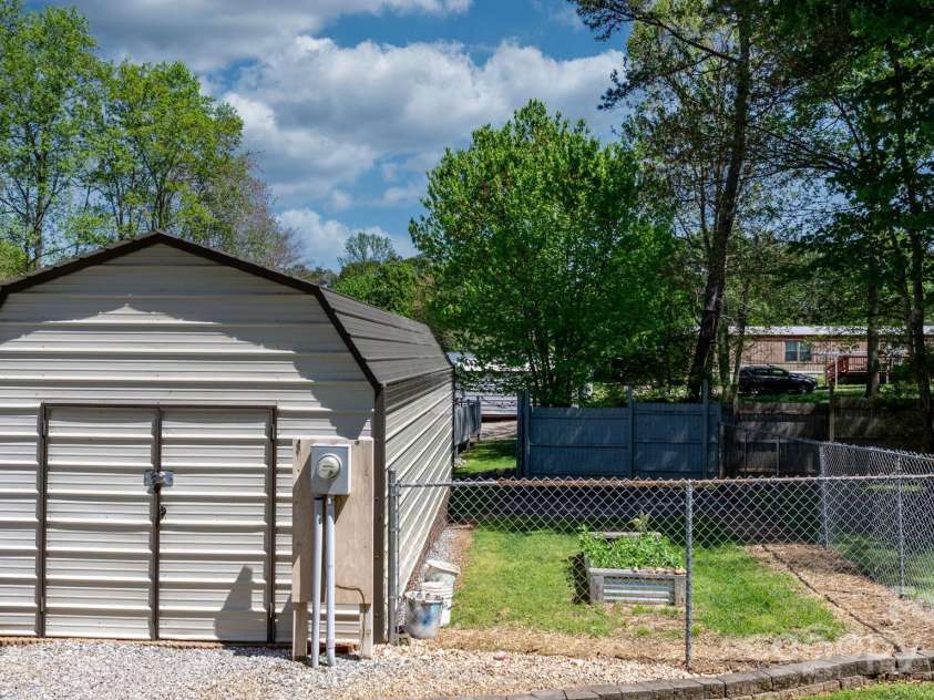 2003 Cape Hickory Cutoff Road, Hickory, NC 28601.  MLS# CAR4247539, YatesRealty ID 11579. 