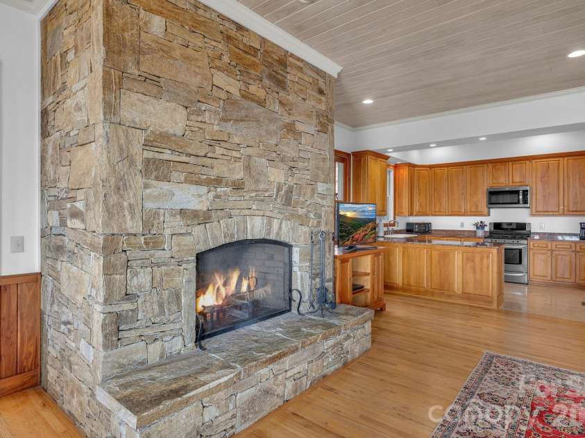 933 Thunder Ridge Lane, Lenoir, NC 28645.  MLS# CAR4363345, YatesRealty ID 11579. 
