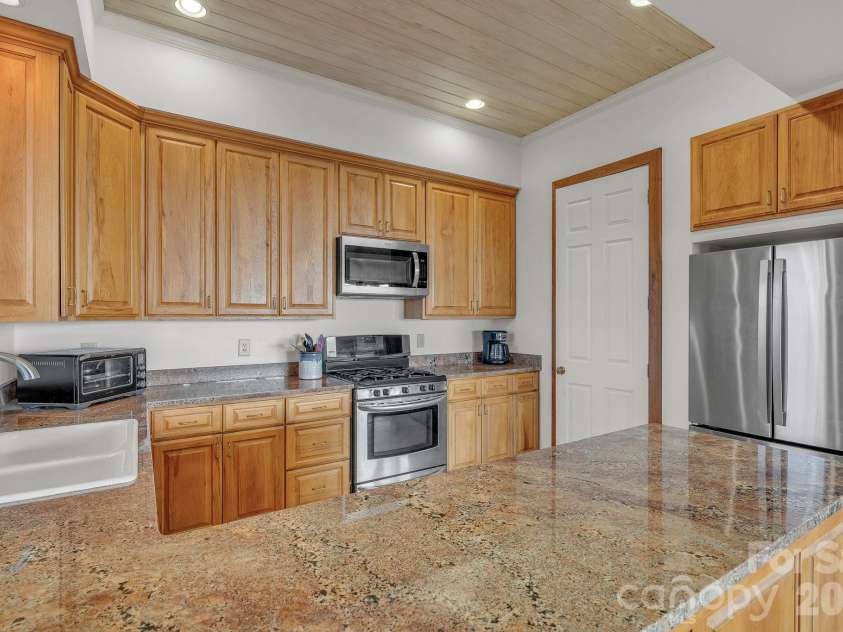 933 Thunder Ridge Lane, Lenoir, NC 28645.  MLS# CAR4363345, YatesRealty ID 11579. 