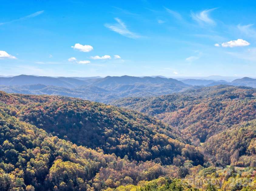 933 Thunder Ridge Lane, Lenoir, NC 28645.  MLS# CAR4363345, YatesRealty ID 11579. 