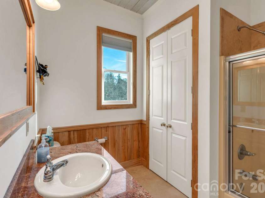 933 Thunder Ridge Lane, Lenoir, NC 28645.  MLS# CAR4363345, YatesRealty ID 11579. 