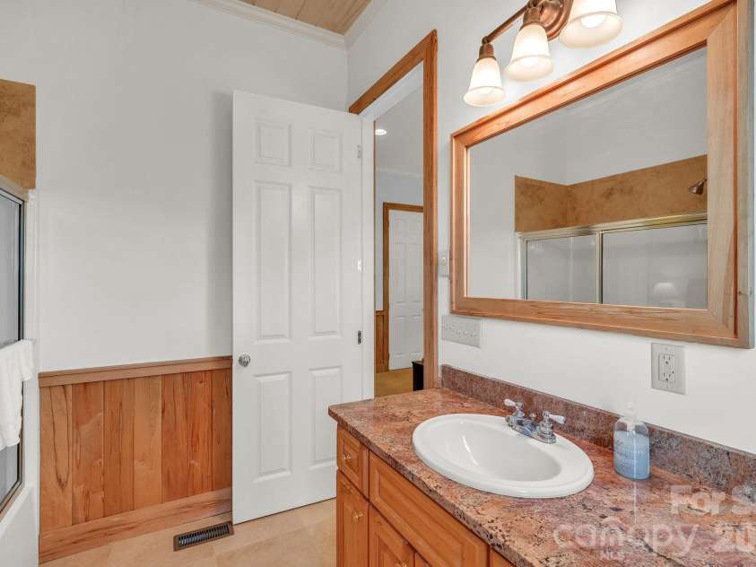 933 Thunder Ridge Lane, Lenoir, NC 28645.  MLS# CAR4363345, YatesRealty ID 11579. 