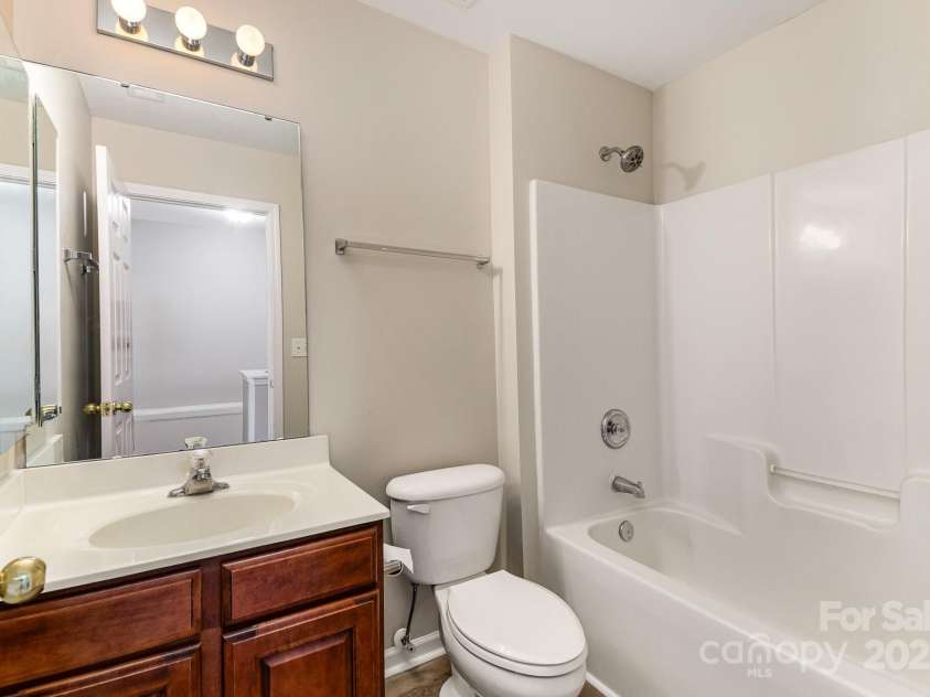 9534 Blossom Hill Drive, Huntersville, NC 28078.  MLS# CAR4222346, YatesRealty ID 1158. 2nd bedroom bath