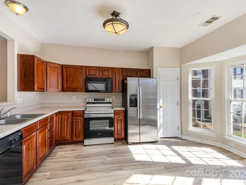 9534 Blossom Hill Drive, Huntersville, NC 28078.  MLS# CAR4222346, YatesRealty ID 1158. Kitchen view