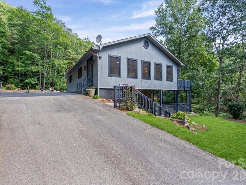 17 Twisted Trail, Black Mountain, NC 28711.  MLS# CAR4364900, YatesRealty ID 11581. 