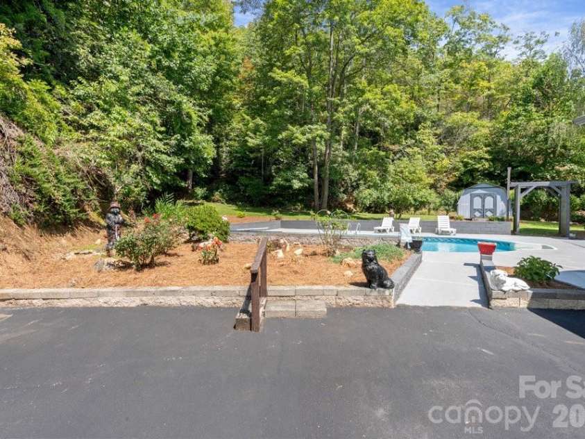 17 Twisted Trail, Black Mountain, NC 28711.  MLS# CAR4364900, YatesRealty ID 11581. 