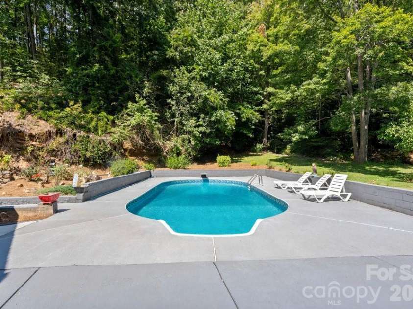 17 Twisted Trail, Black Mountain, NC 28711.  MLS# CAR4364900, YatesRealty ID 11581. 