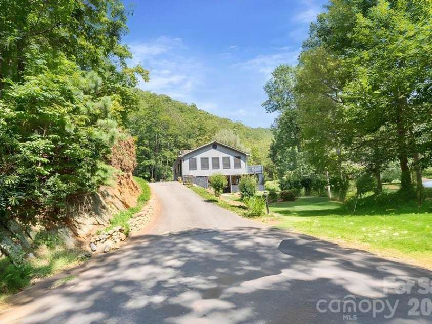 17 Twisted Trail, Black Mountain, NC 28711.  MLS# CAR4364900, YatesRealty ID 11581. 