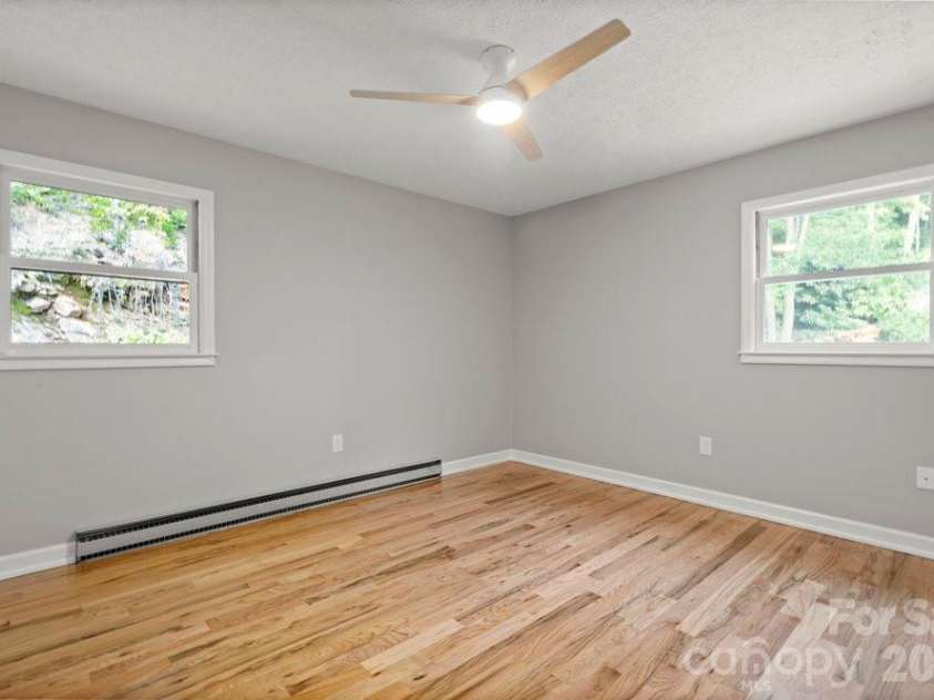 17 Twisted Trail, Black Mountain, NC 28711.  MLS# CAR4364900, YatesRealty ID 11581. Lower level full bathroom