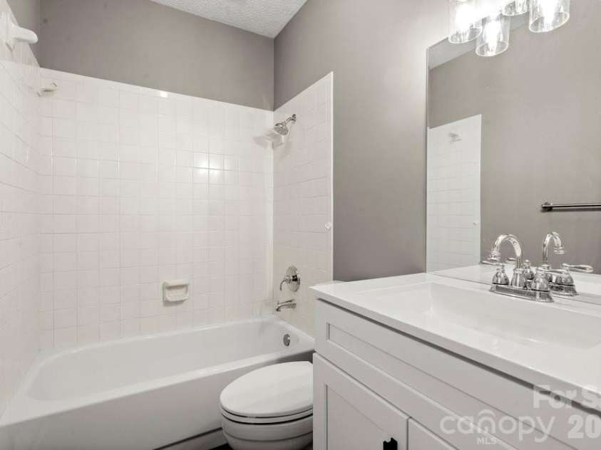 17 Twisted Trail, Black Mountain, NC 28711.  MLS# CAR4364900, YatesRealty ID 11581. Lower level full bathroom