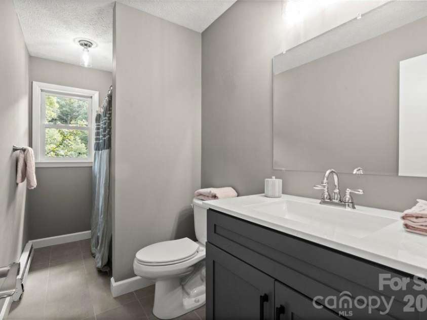 17 Twisted Trail, Black Mountain, NC 28711.  MLS# CAR4364900, YatesRealty ID 11581. Renovated bathroom