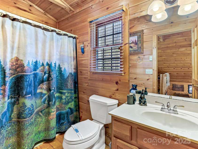 71 Honeymoon Lane, Maggie Valley, NC 28751.  MLS# CAR4240026, YatesRealty ID 11581. Full bathroom on loft level
