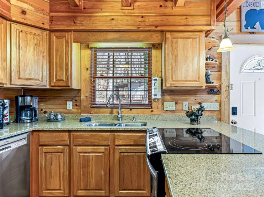 71 Honeymoon Lane, Maggie Valley, NC 28751.  MLS# CAR4240026, YatesRealty ID 11581. Granite counter tops and lots of storage.