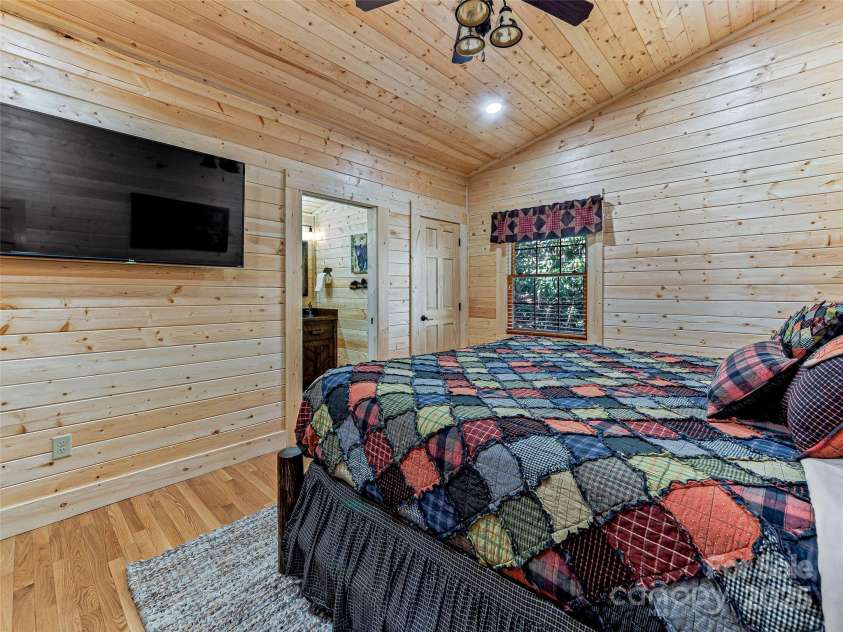 71 Honeymoon Lane, Maggie Valley, NC 28751.  MLS# CAR4240026, YatesRealty ID 11581. Primary bedroom with ensuite bath and walk in closet