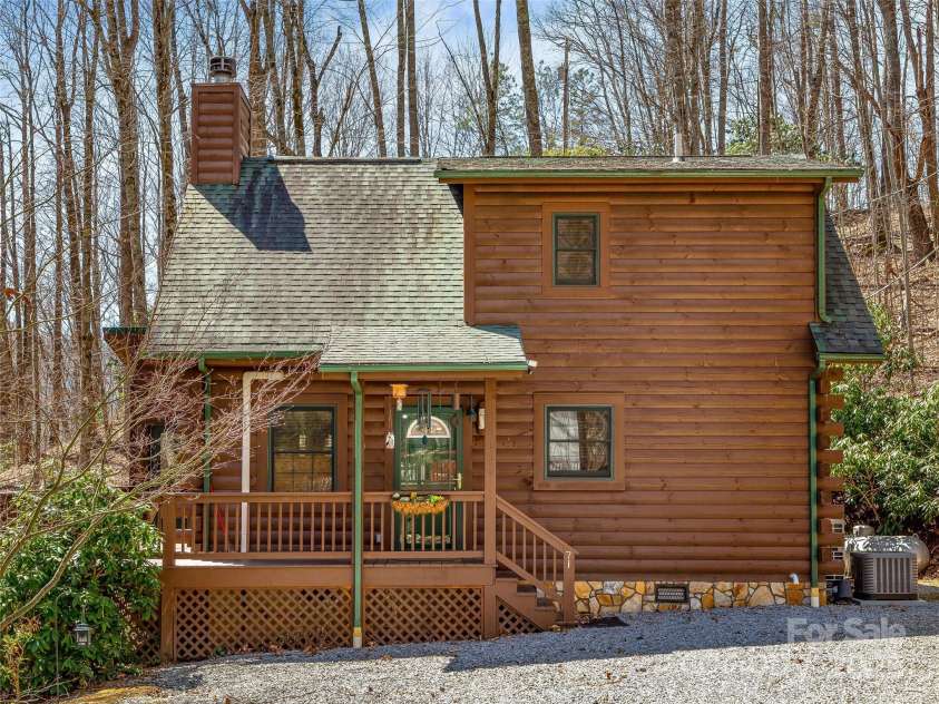 71 Honeymoon Lane, Maggie Valley, NC 28751.  MLS# CAR4240026, YatesRealty ID 11581. Your tranquil escape from the hustle and bustle of everyday life