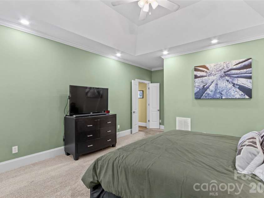 158 Winding Brook Way, Statesville, NC 28625.  MLS# CAR4364833, YatesRealty ID 11582. 
