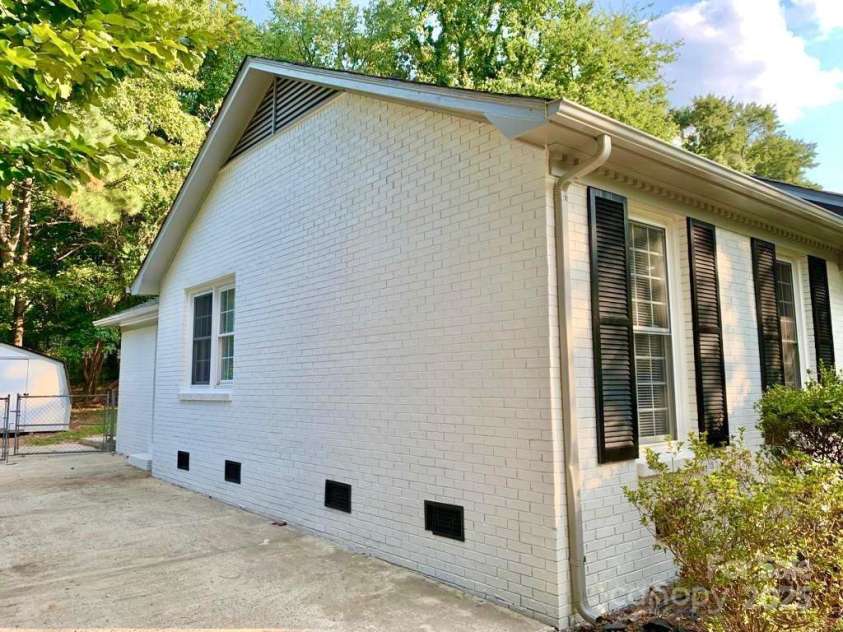 2314 Knickerbocker Drive, Charlotte, NC 28212.  MLS# CAR4227237, YatesRealty ID 11584. 