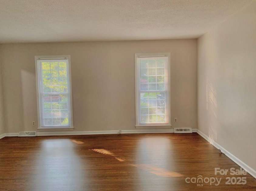 2314 Knickerbocker Drive, Charlotte, NC 28212.  MLS# CAR4227237, YatesRealty ID 11584. 