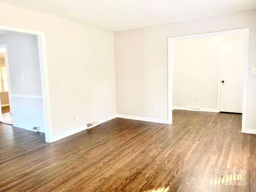 2314 Knickerbocker Drive, Charlotte, NC 28212.  MLS# CAR4227237, YatesRealty ID 11584. 