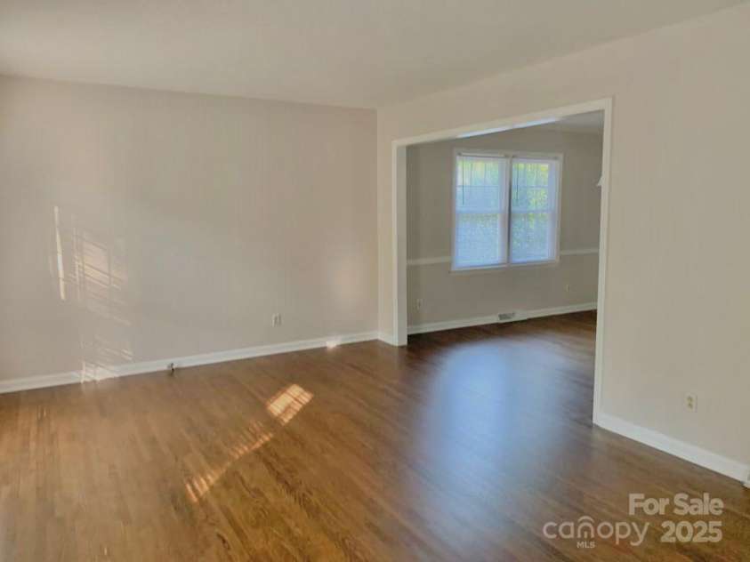 2314 Knickerbocker Drive, Charlotte, NC 28212.  MLS# CAR4227237, YatesRealty ID 11584. 