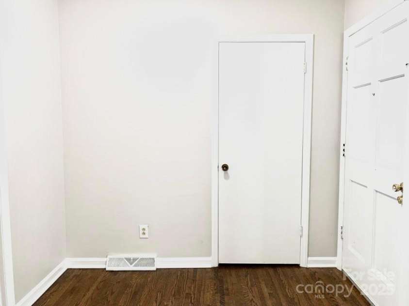 2314 Knickerbocker Drive, Charlotte, NC 28212.  MLS# CAR4227237, YatesRealty ID 11584. 