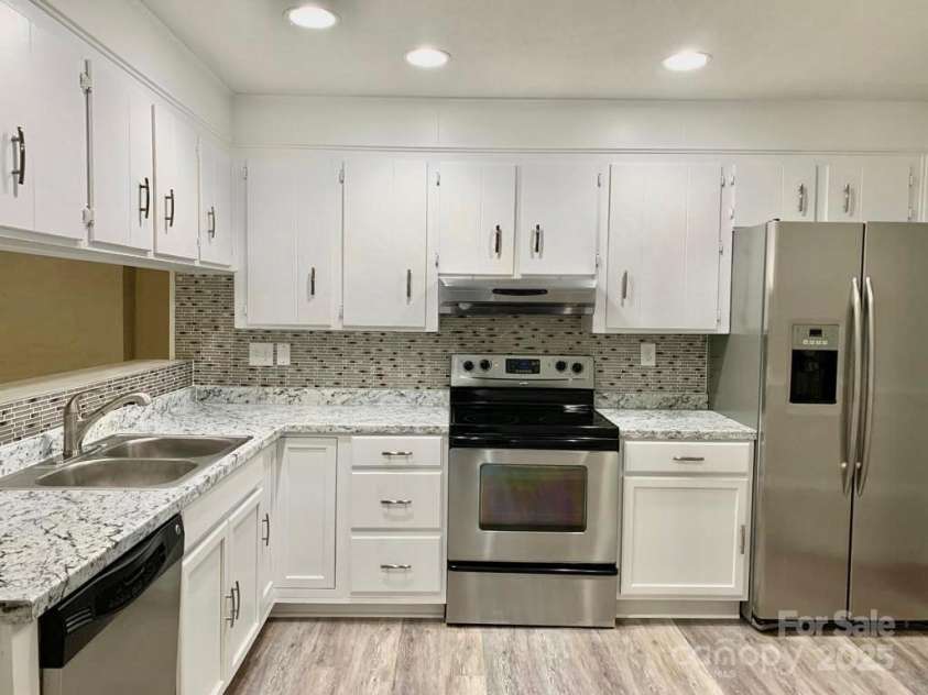 2314 Knickerbocker Drive, Charlotte, NC 28212.  MLS# CAR4227237, YatesRealty ID 11584. 