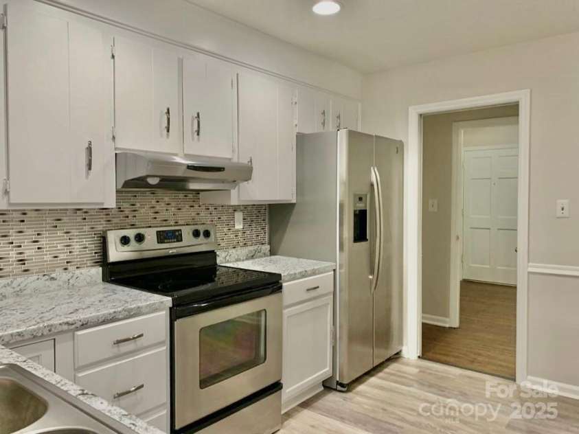 2314 Knickerbocker Drive, Charlotte, NC 28212.  MLS# CAR4227237, YatesRealty ID 11584. 