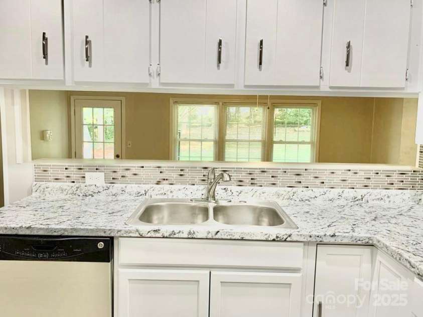 2314 Knickerbocker Drive, Charlotte, NC 28212.  MLS# CAR4227237, YatesRealty ID 11584. 