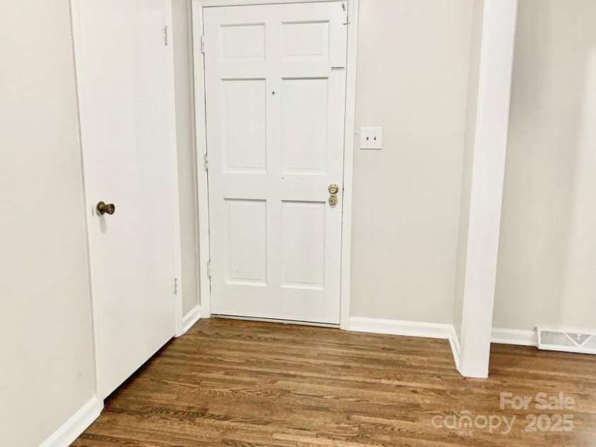 2314 Knickerbocker Drive, Charlotte, NC 28212.  MLS# CAR4227237, YatesRealty ID 11584. 