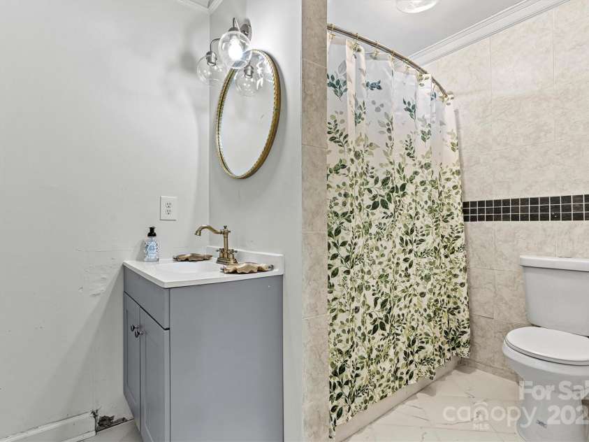 3995 Burton Lane, Denver, NC 28037.  MLS# CAR4219369, YatesRealty ID 11586. Full bathroom for guests and family members (upstairs)
