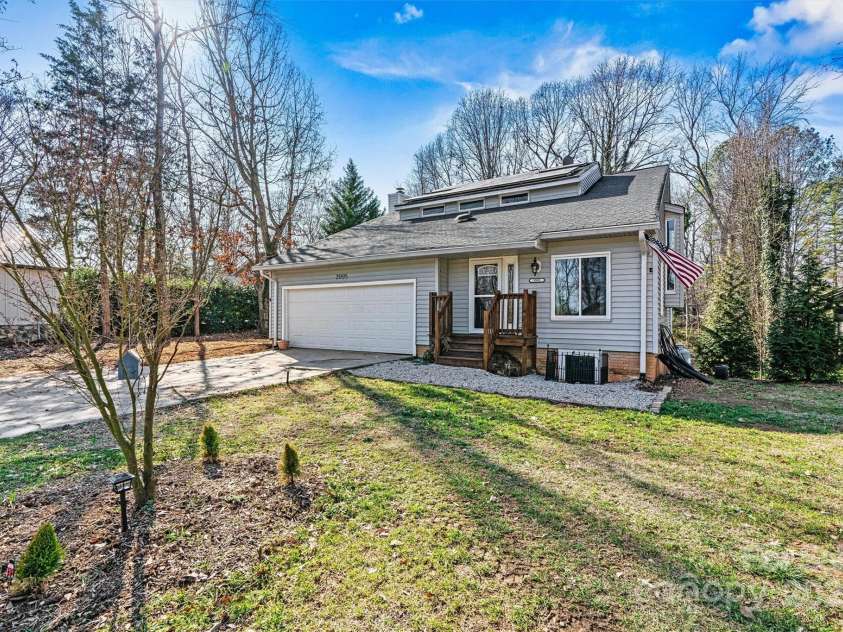 3995 Burton Lane, Denver, NC 28037.  MLS# CAR4219369, YatesRealty ID 11586. Lake Front house 