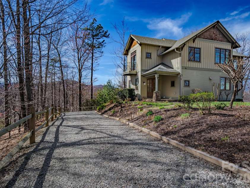 192 Woodruff Lane, Black Mountain, NC 28711.  MLS# CAR4357405, YatesRealty ID 11587. 