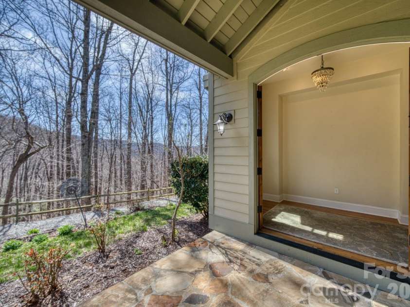 192 Woodruff Lane, Black Mountain, NC 28711.  MLS# CAR4357405, YatesRealty ID 11587. 
