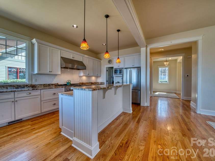 192 Woodruff Lane, Black Mountain, NC 28711.  MLS# CAR4357405, YatesRealty ID 11587. 