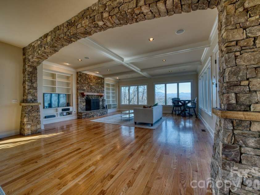 192 Woodruff Lane, Black Mountain, NC 28711.  MLS# CAR4357405, YatesRealty ID 11587. 