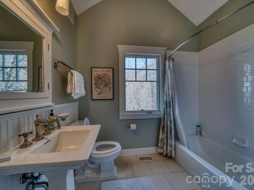 192 Woodruff Lane, Black Mountain, NC 28711.  MLS# CAR4357405, YatesRealty ID 11587. 