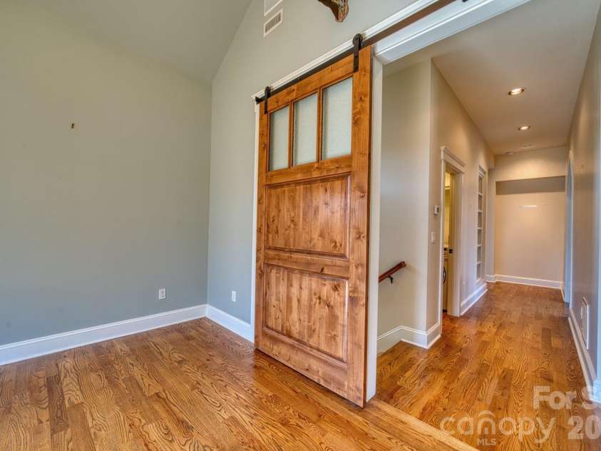 192 Woodruff Lane, Black Mountain, NC 28711.  MLS# CAR4357405, YatesRealty ID 11587. 