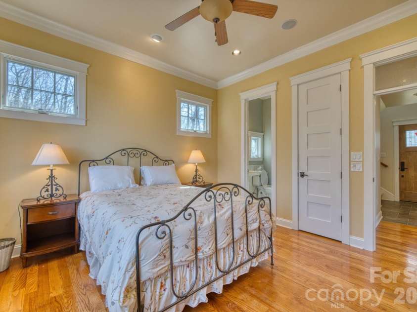 192 Woodruff Lane, Black Mountain, NC 28711.  MLS# CAR4357405, YatesRealty ID 11587. 